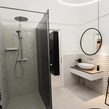 Real Delux Next To Gozsdu & Synagogue Будапешт