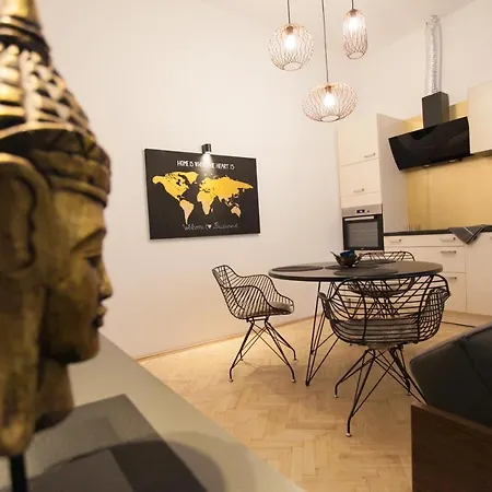 Real Delux Next To Gozsdu & Synagogue Будапешт