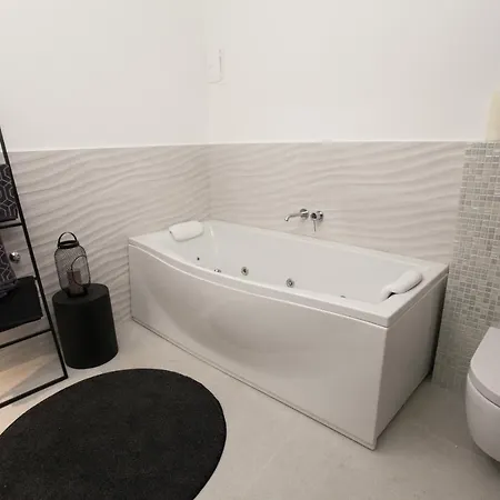 Real Delux Next To Gozsdu & Synagogue Апартаменты *